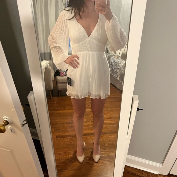 Consistent Cutie White Plisse Balloon Sleeve Romper - Picture 2 of 5